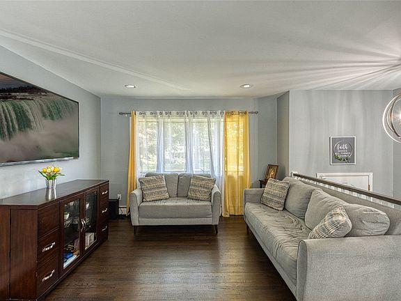 4th image of 60 Lincoln Blvd