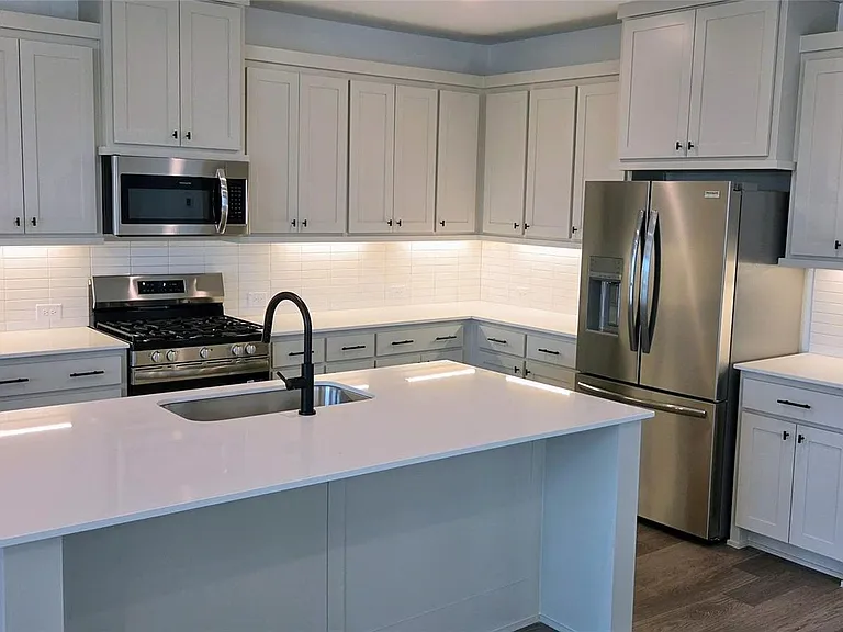 1014 Stockton Dr — Photo 3