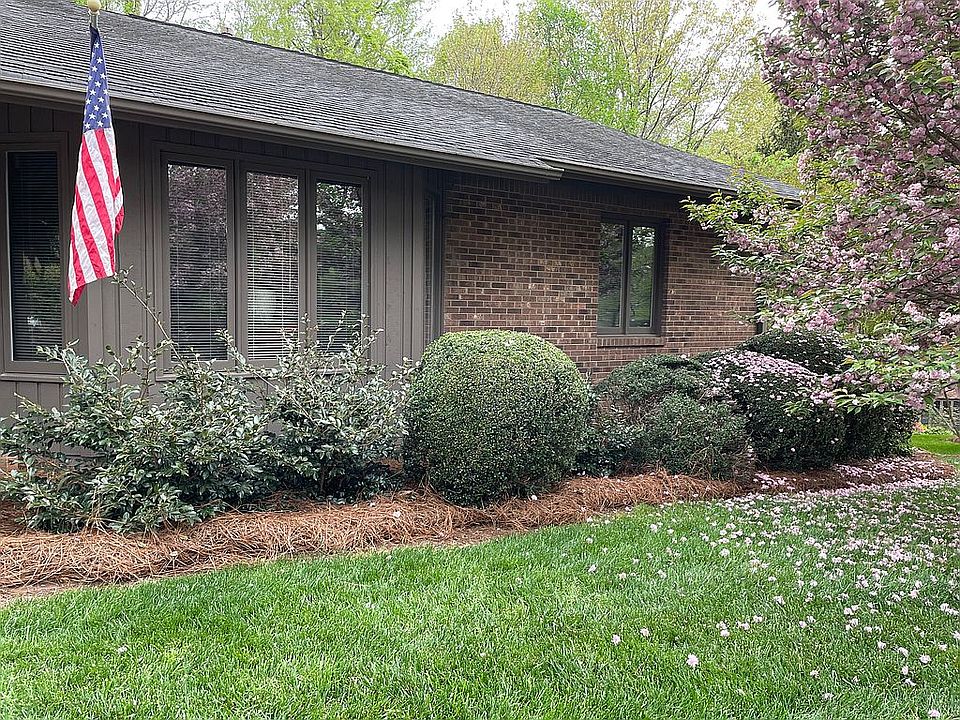 2nd image of 441 Chadbourne Ct