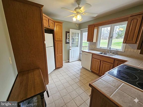 3rd image of 1817 Little Conestoga Rd