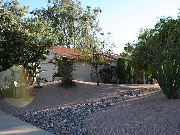 3rd image of 2237 E Mercer Ln