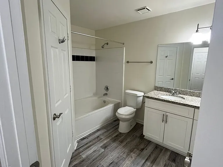 Wesley St. Claire Apartments at Lawrenceville — Photo 259
