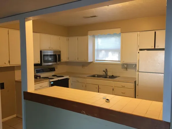 2452 Cedarwood Ave, Lawrence, KS 66046