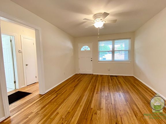 5th image of 810 Townes St #A