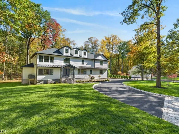 20 Cambridge Dr, Allendale Boro, NJ 07401