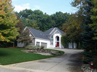 411 Woodsedge Ln, White Lake, MI