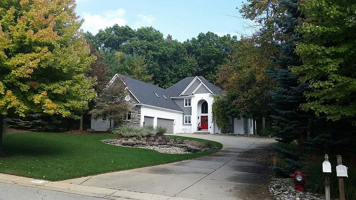 411 Woodsedge Ln photo 1