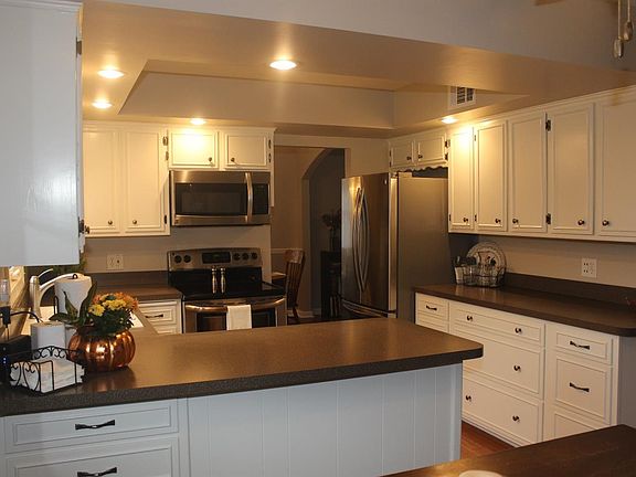 4th image of 2330 S Canterbury Ln
