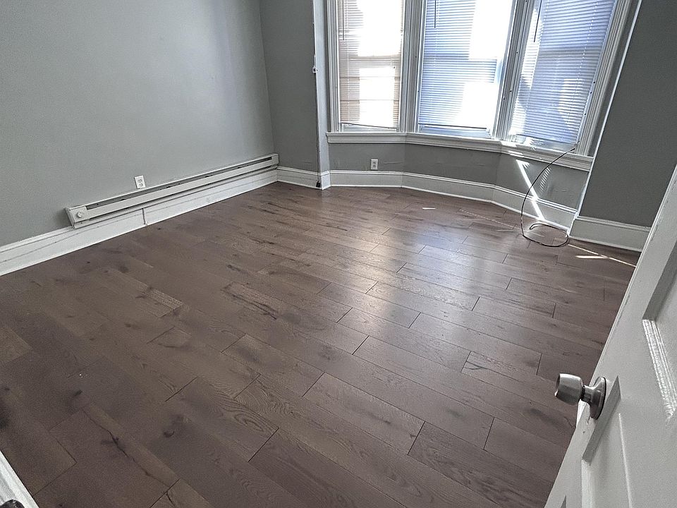 1st image of 1671 Margaret St #2