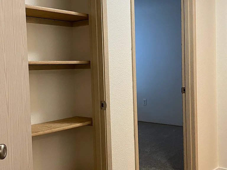 Chehalem Creek Apartments — Photo 33