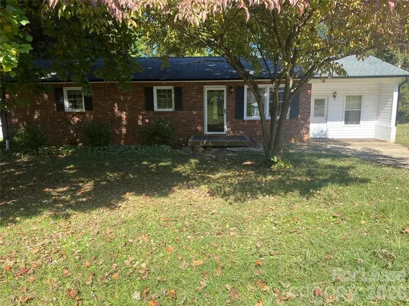 1320 Jamestown Rd, Morganton, NC 28655