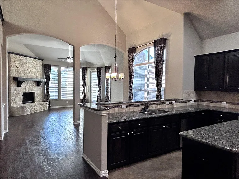 902 Panther Ln — Photo 24