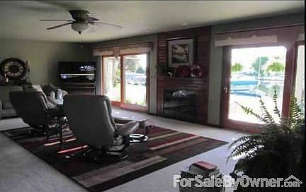 Living room
						:
						over looks the lake