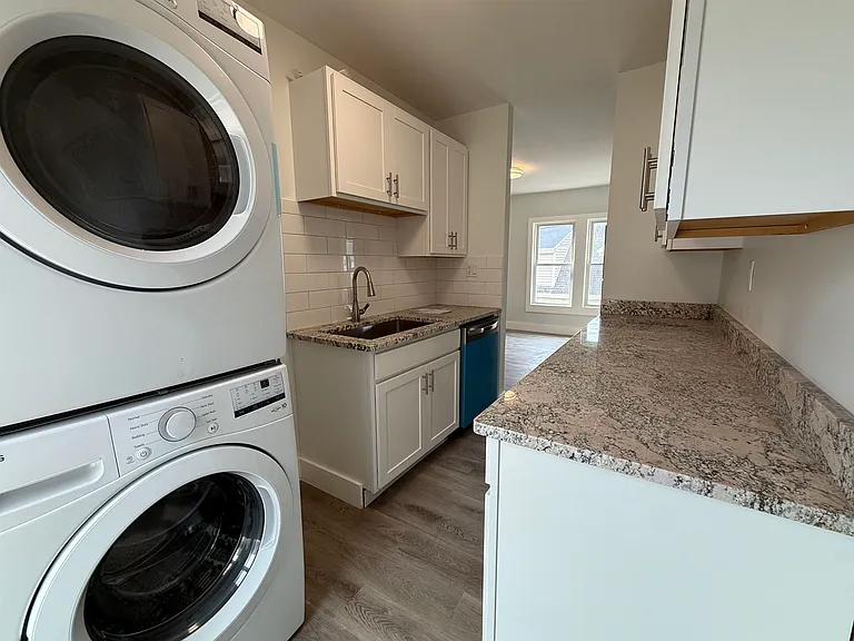 6 Holmes St #2 — Photo 12