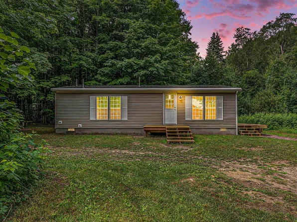 7121 N Maple Valley Dr, Kalkaska, MI 49646