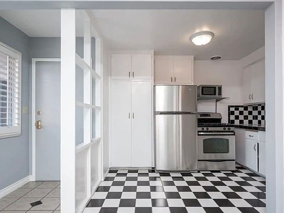 2nd image of 2559 C St #3