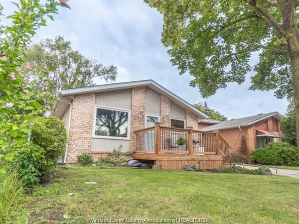 9404 Tamarack St, Windsor, ON N8R 1Y8