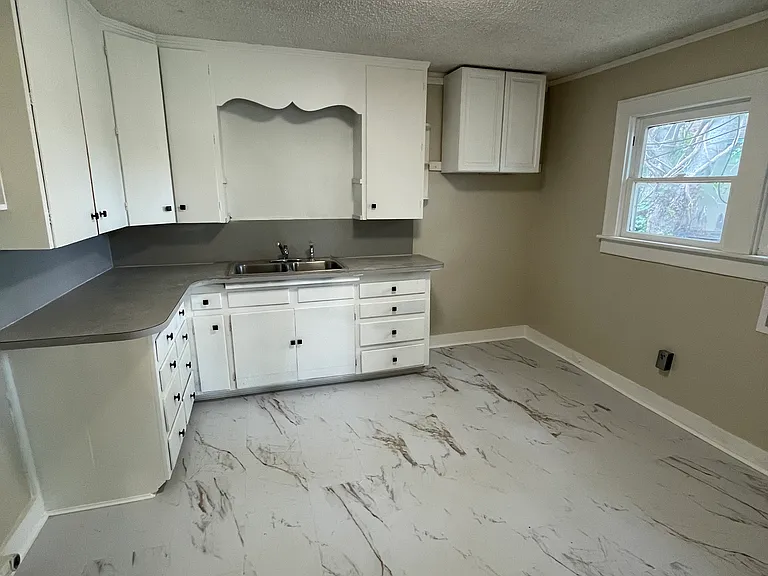 513 Powell St — Photo 6