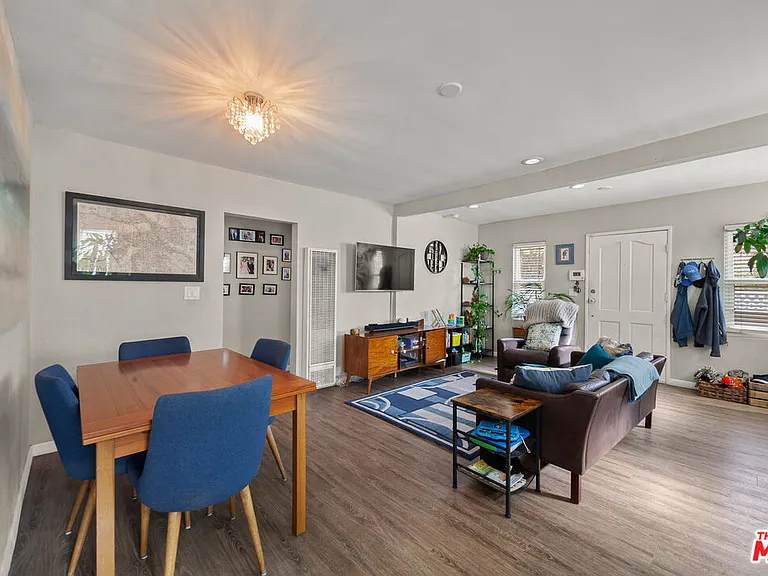 2227 Alsace Ave — Photo 8