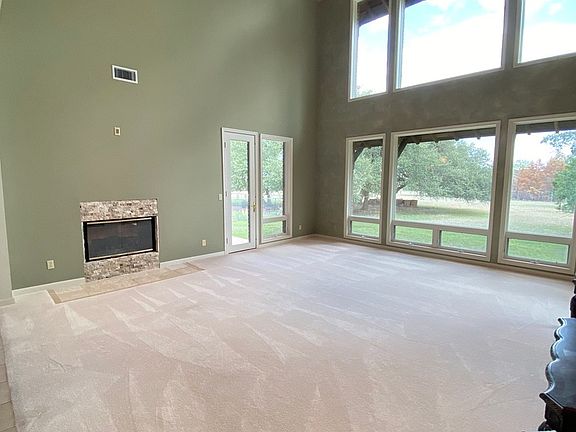 3rd image of 101 PECAN PKWY