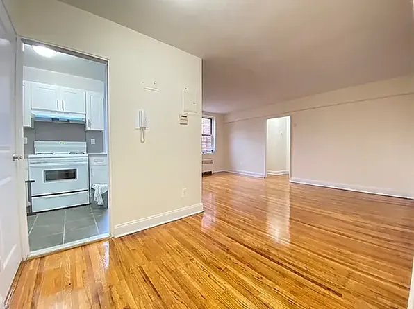 14336 Barclay Ave, Flushing, NY