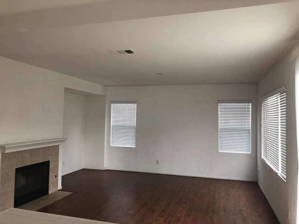 2nd image of 27385 Delphinium Ave