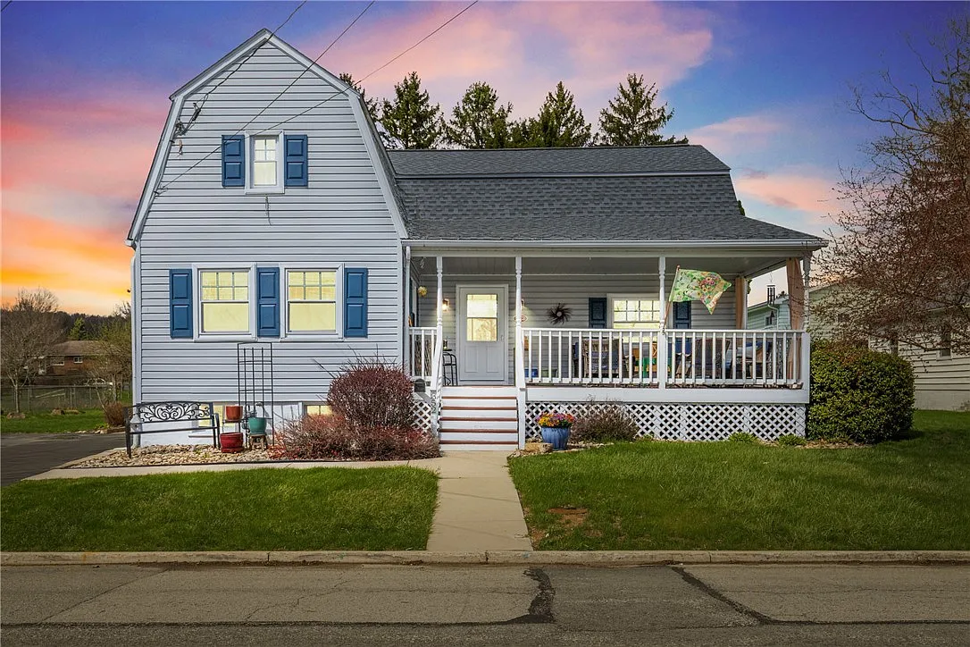 352 W Garrett St photo 1