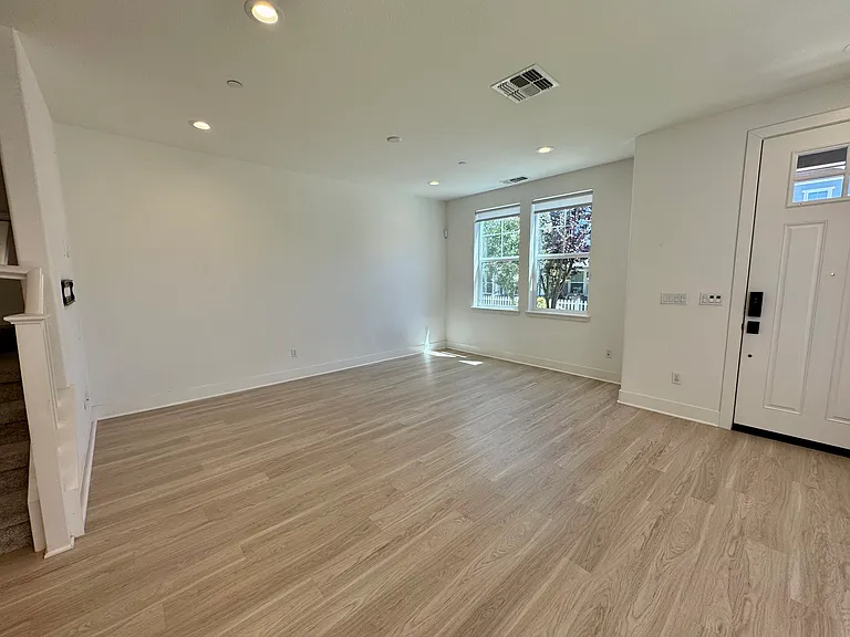 3551 Teeling Way — Photo 4
