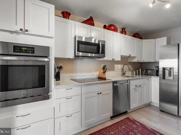 307 Yoakum Pkwy APT 1107, Alexandria, VA 22304
