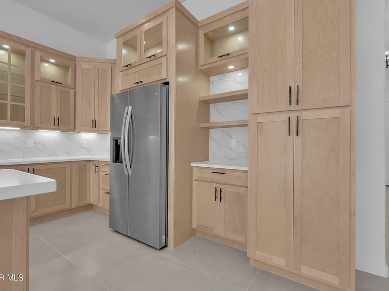 12825 Middlesbrough Ave — Photo 22