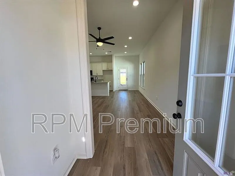 4 bed, 2.0 bath, 1458 sqft, $2,395 — Photo 3