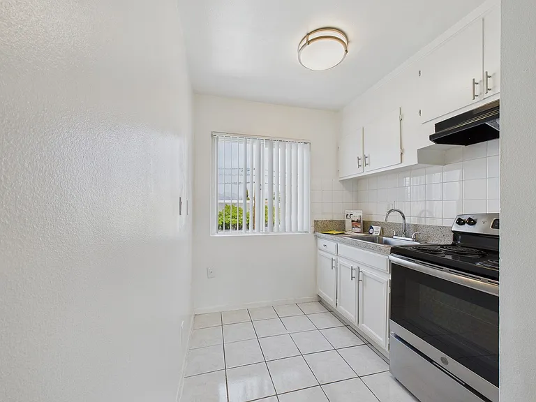 Woodman Apartments — Photo 2