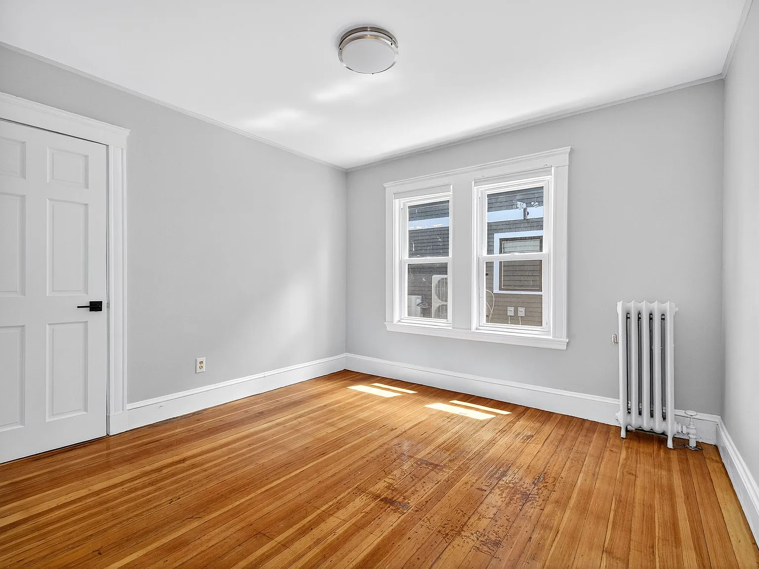 3 bed, 999 sqft, $3,900 — Photo 2