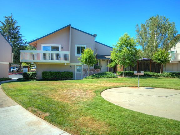 3rd image of 1435 Woodgrove Sq