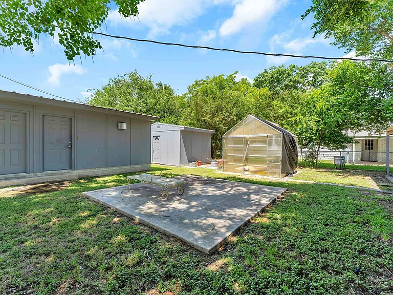 1803 Bluebonnet Ln — Photo 30