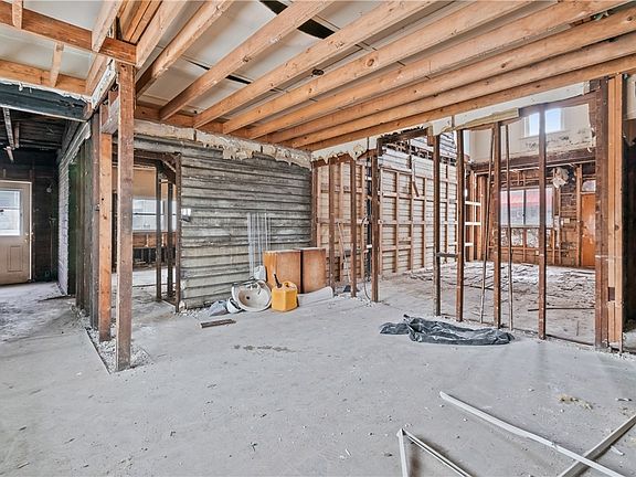 5th image of 149 Murdock St
