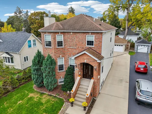 124 Hubbard Ct, Wauconda, IL 60084