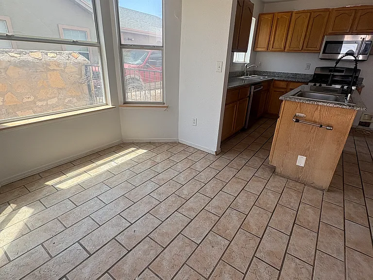 14336 Desert Wind Dr — Photo 9