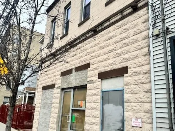 2404 Summit Avenue image 1 of 16