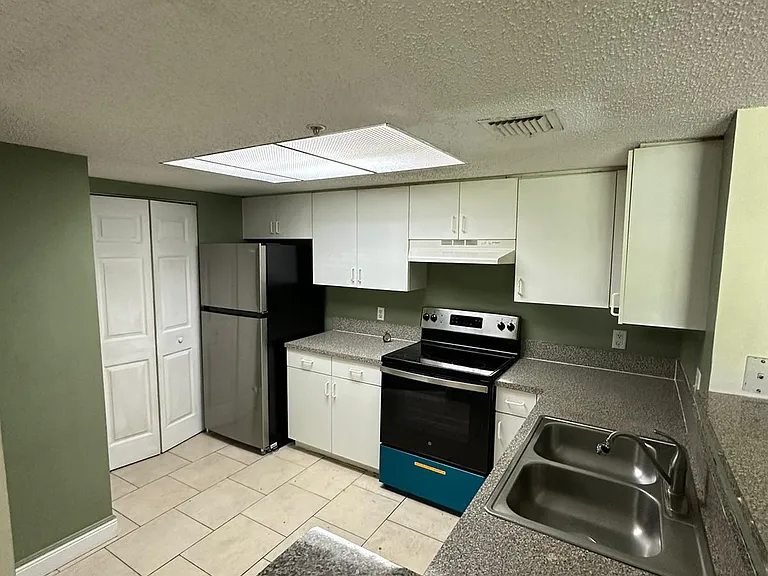 5005 Wiles Rd #102 — Photo 37