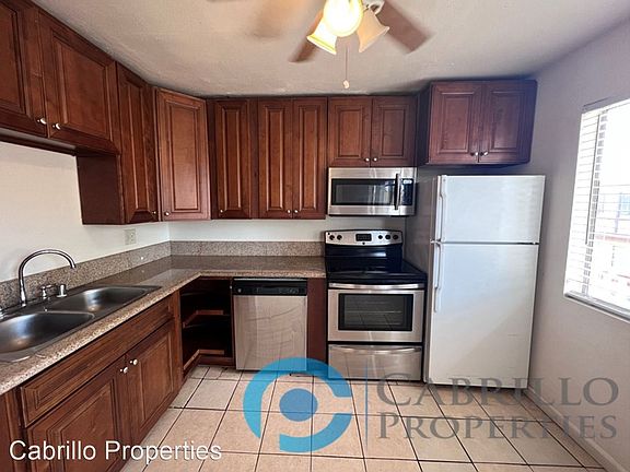 5th image of 925 Martin Dr APT 8