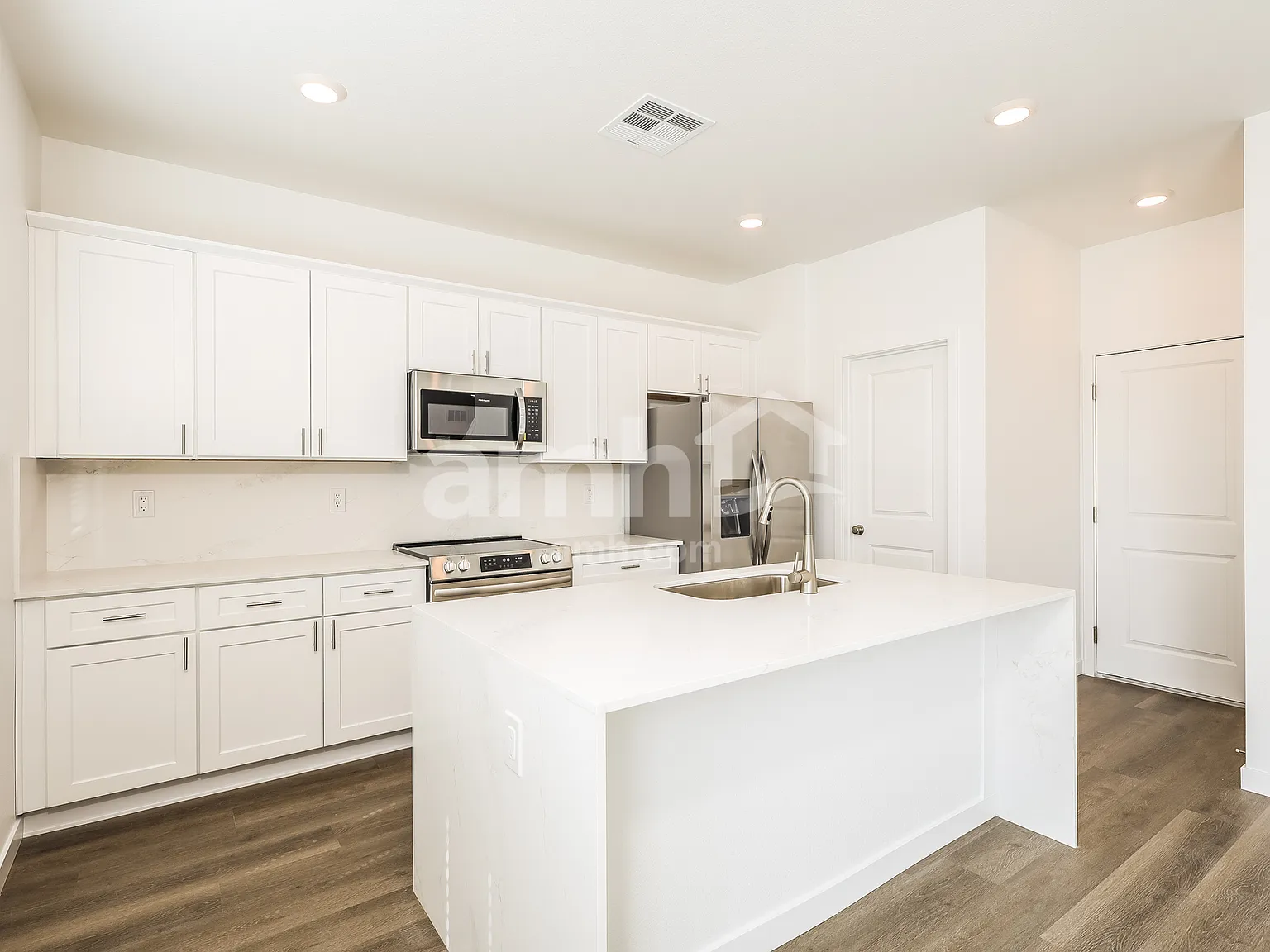 4 bed, 2.5 bath, 1784 sqft, $2,525 — Photo 2
