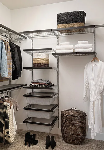 Spacious apartment Bedroom Closet