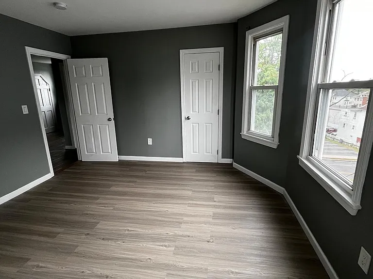 587 Arch St — Photo 17