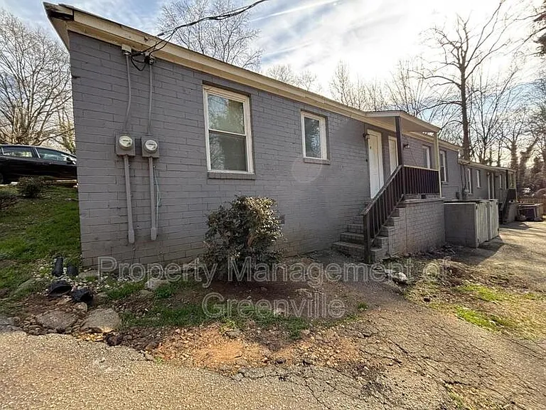 326 Loop St #E — Photo 10