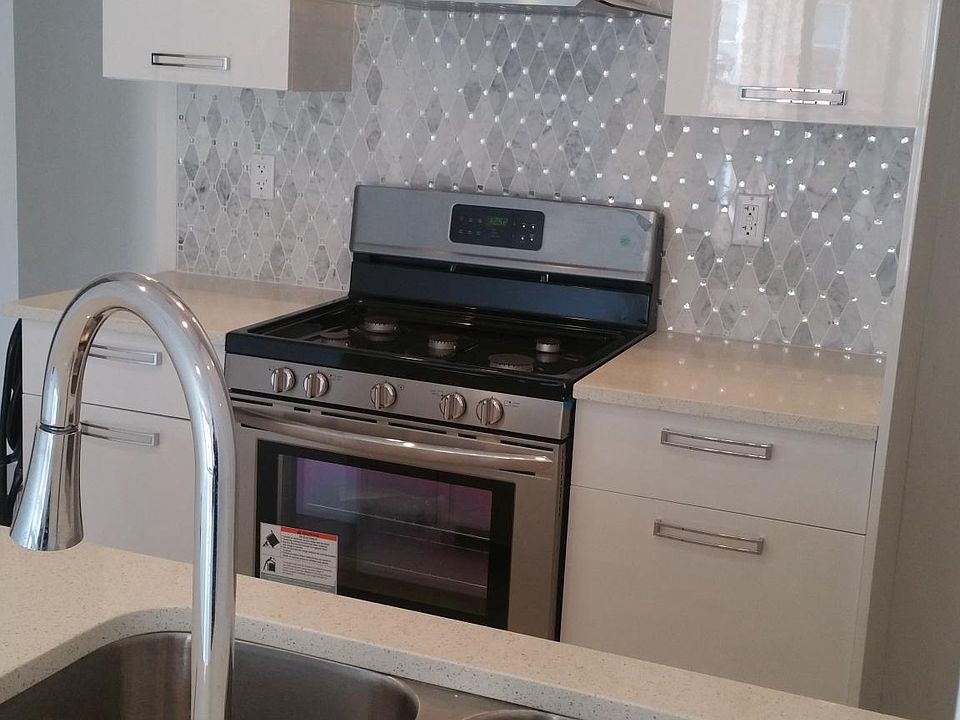 1st image of 1661 E 19th St #4X