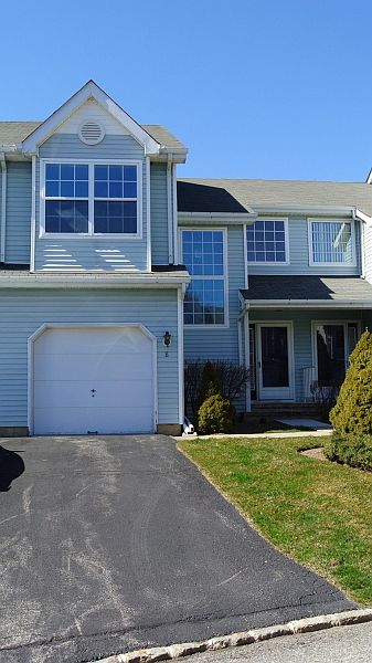 1st image of 8 Willow Cir