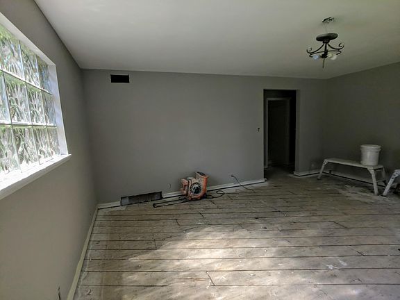4th image of 3169 N Dousman St