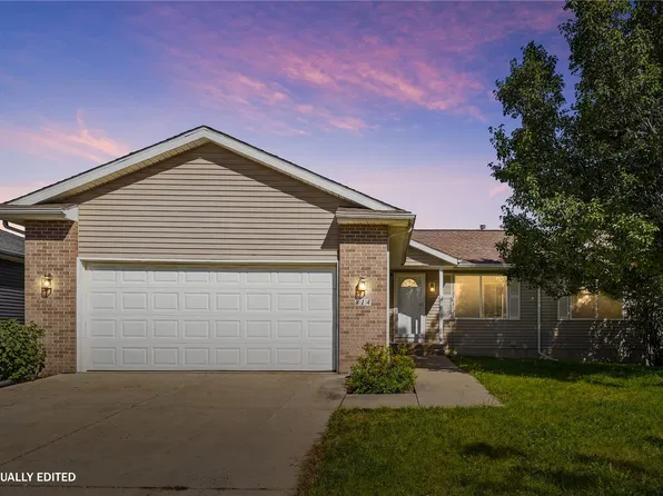 814 Moose Dr NW, Cedar Rapids, IA 52405