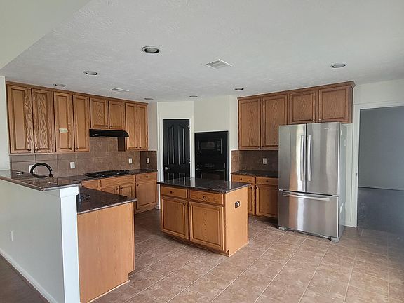 Full kitchen with island.